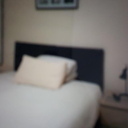 Kings Arms Hotel Farnworth Екстериор снимка