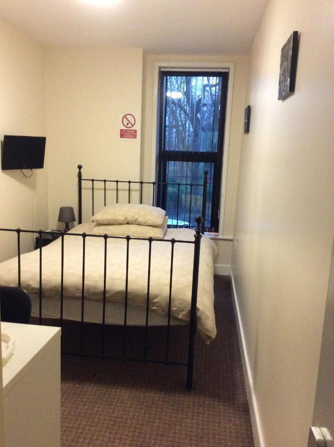 Kings Arms Hotel Farnworth Екстериор снимка