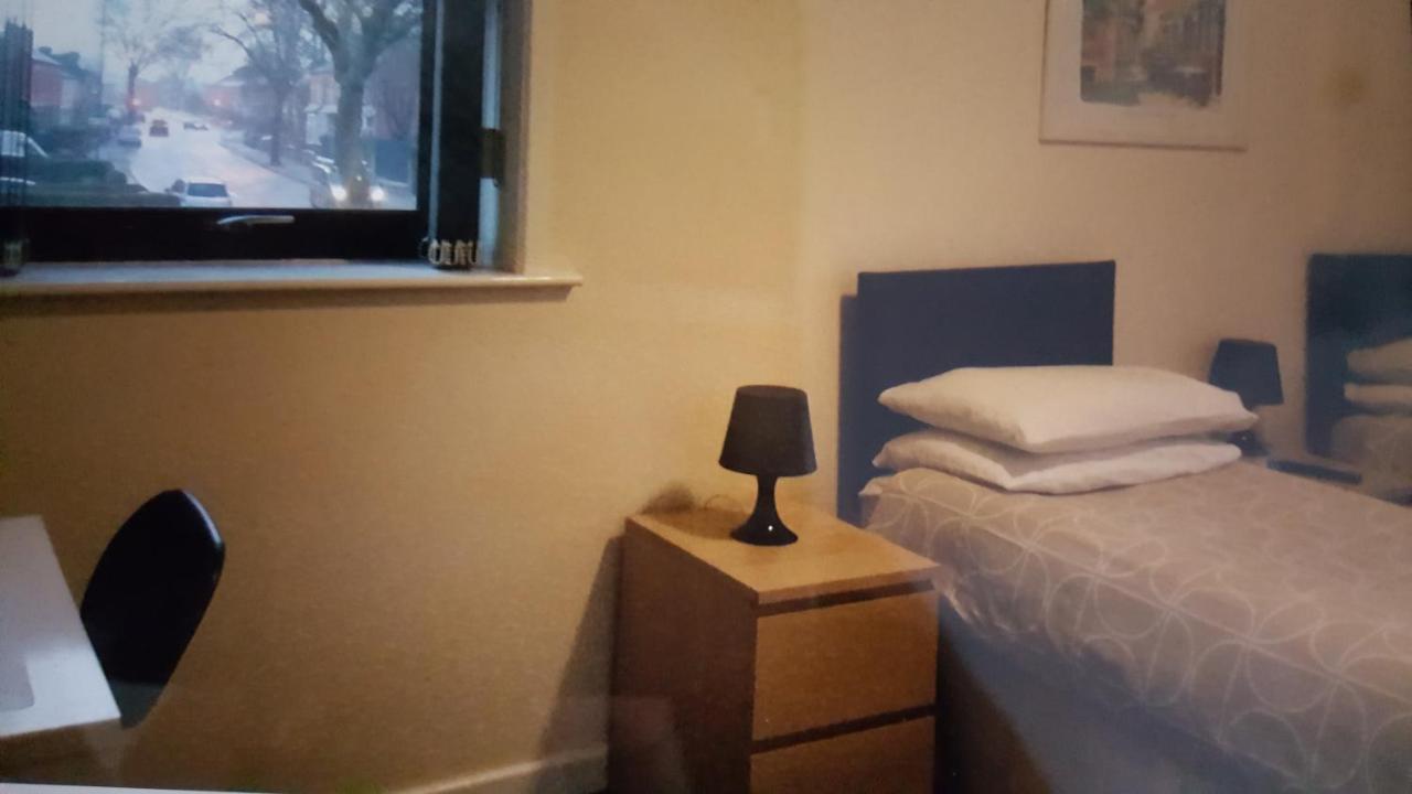 Kings Arms Hotel Farnworth Екстериор снимка